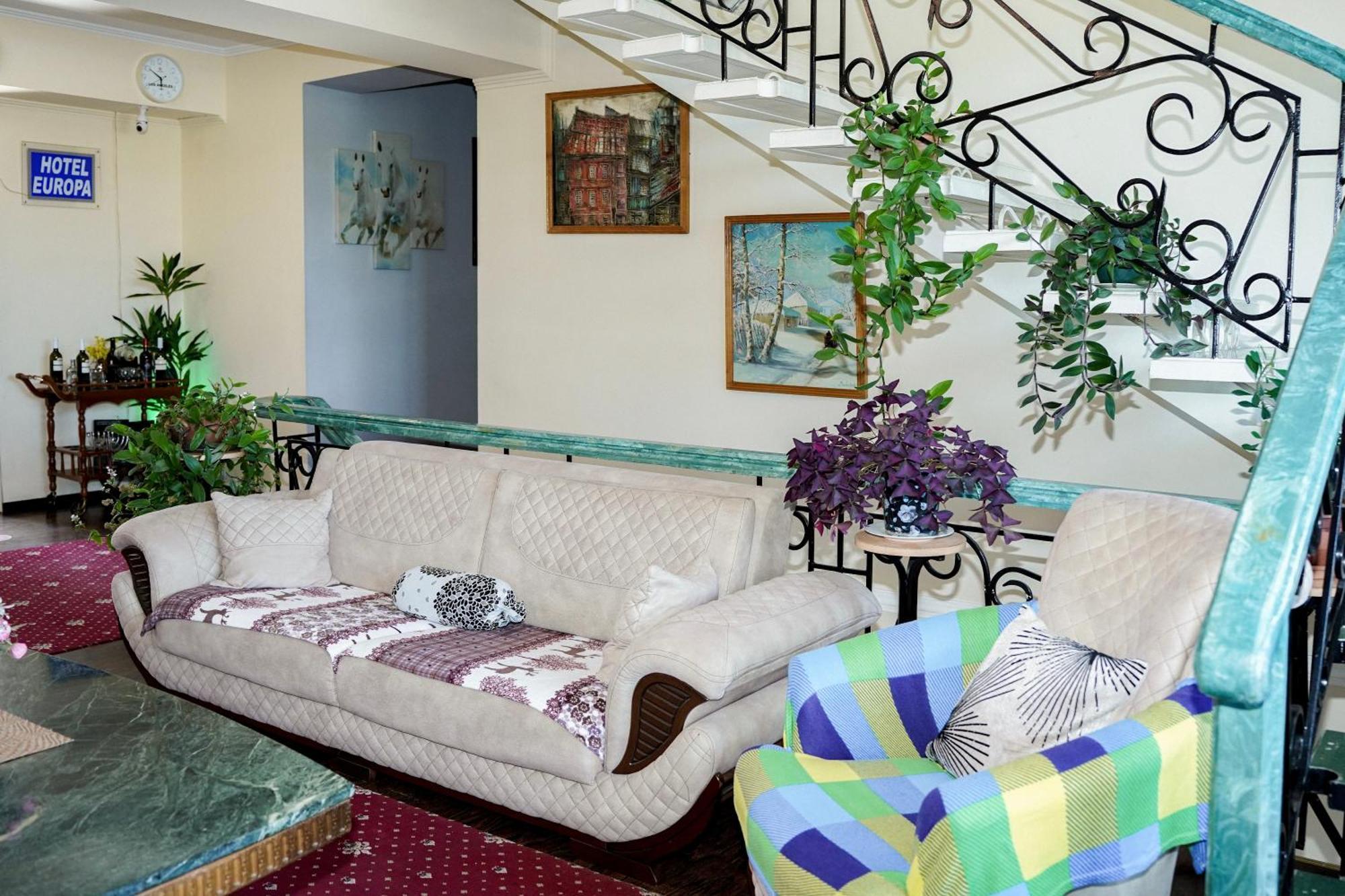 Europa Hotel-Kutaisi Ngoại thất bức ảnh